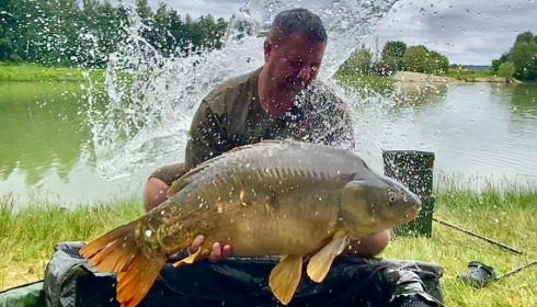 A 29 lb carp from Beaurepaire, Graham Smith, Jul 2020