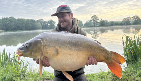 A 44 lb carp from Ragon, Mirror, May 2026