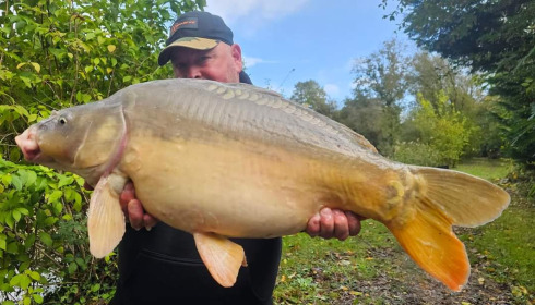 A 20 lb 2 oz fish from Eau De Vie North, Mirror, Oct 2023