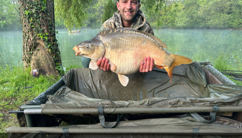 A 33 lb 8 oz fish from Eau De Vie South, 33 lb mirror, Apr 2025
