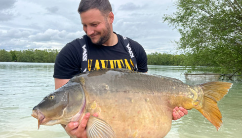 A 71 lb 7 oz fish from Fullys Lake, Biggest mirror, Apr 2024