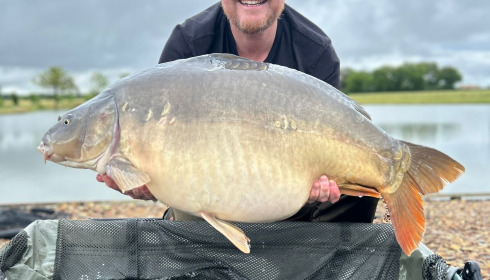 A 40 lb 15 oz carp from Heart Lake, Ian Rosewell, Jun 2024