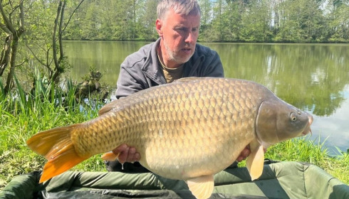 A 36 lb 10 oz carp from Jonchery 7, Apr 2025
