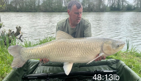 A 48 lb 13 oz grass carp from Jonchery 7, Apr 2025