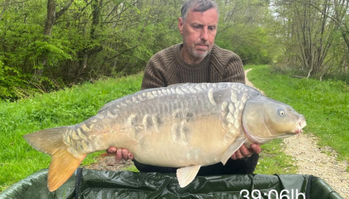 A 39 lb 6 oz carp from Jonchery 7, Apr 2025