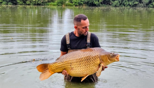 A 47 lb 8 oz carp from Jonchery 8, Jul 2025