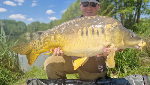 A 35 lb 10 oz fish from Jonchery, Scaley mirror, May 2025