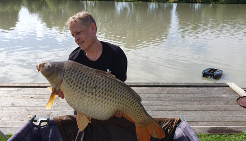 A 42 lb 2 oz carp from Landes, May 2024