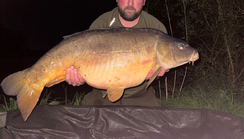 A 42 lb 7 oz carp from Laroussi, Apr 2024