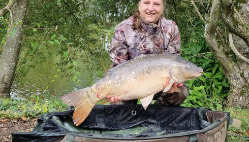 A 30 lb 2 oz fish from Lillypool, Kaths mirror, Sep 2024