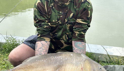 A 42 lb fish from Mas Bas Main Lake, PB mirror carp, May 2024