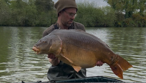 A 47 lb fish from Old Oaks, Jono with his new PB, Apr 2025