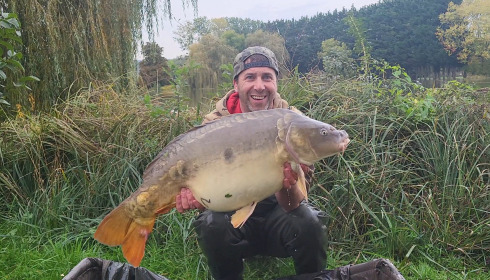 A 33 lb fish from Seigneurie, mirror, Oct 2024