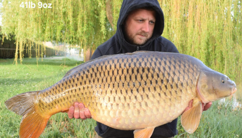 A 41 lb 9 oz fish from Seigneurie, nice common, Apr 2025