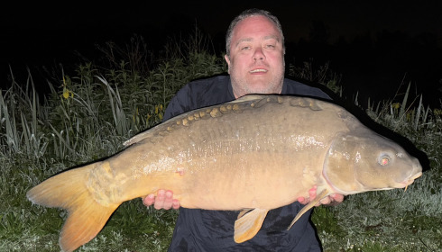 A 33 lb carp from Seigneurie, Andrew Mills, May 2025