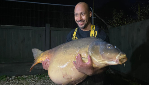 A 84 lb 8 oz carp from Sky Lake, Fran, Nov 2025