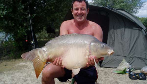A 31 lb carp from Beaurepaire, Jul 2009