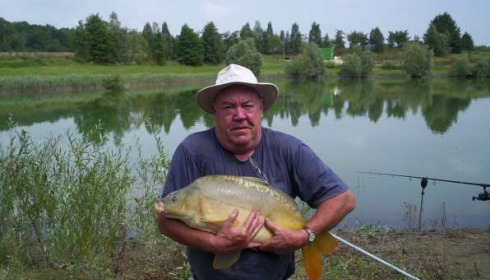 A 33 lb 2 oz carp from Beaurepaire, Ron Neville, Jul 2007