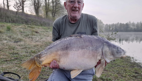A 43 lb 2 oz carp from Beaurepaire, Garry Barker, Apr 2022