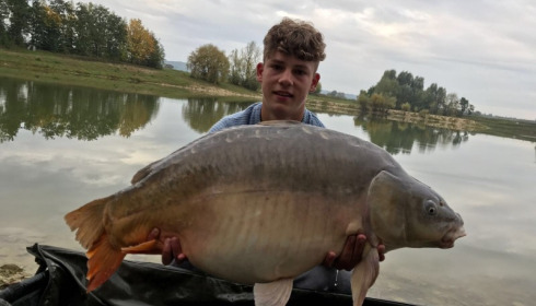 A 49 lb carp from Beaurepaire, Mark Hobbs, Sep 2017