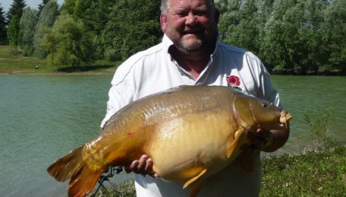 A 37 lb carp from Beaurepaire, Ruz, Jun 2011