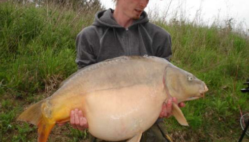 A 40 lb 5 oz carp from Beaurepaire, May 2009