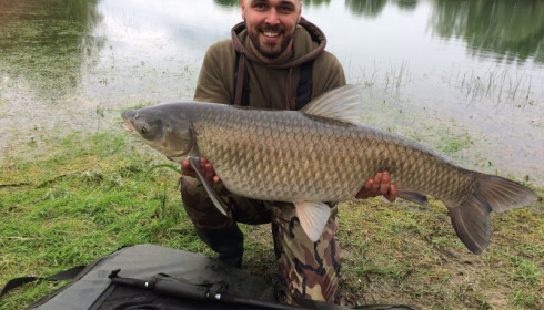 A 34 lb 5 oz grass carp from Beaurepaire, Tony Henderson, May 2018
