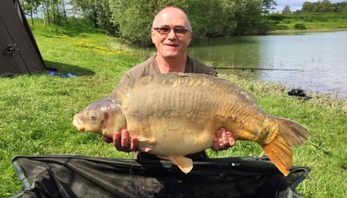A 38 lb carp from Beaurepaire, Alan, May 2015