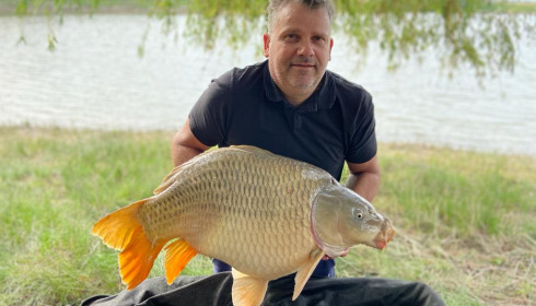 A 37 lb fish from Beaurepaire, Lovely 37lb common, Sep 2021