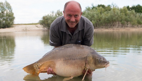 A 37 lb 3 oz carp from Beaurepaire, David Keep, Jul 2015