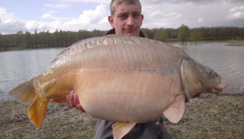 A 34 lb 4 oz carp from Beaurepaire, D Yardley, Apr 2012