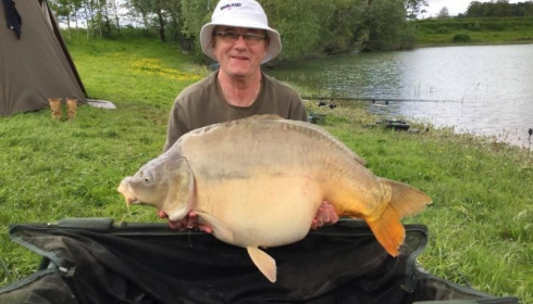 A 46 lb carp from Beaurepaire, Alan New PB, May 2015