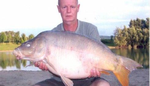 A 41 lb 3 oz carp from Beaurepaire, Kev, Jul 2010