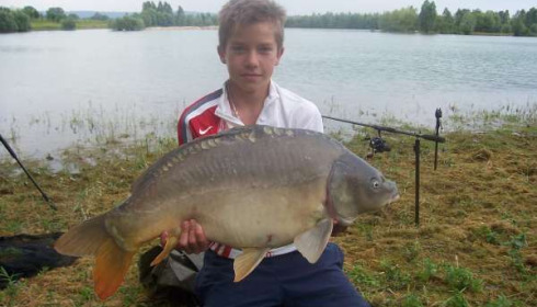 A 23 lb 8 oz carp from Beaurepaire, Jun 2006