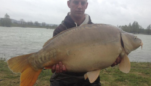 A 24 lb 4 oz carp from Beaurepaire, C Pickering, Apr 2012