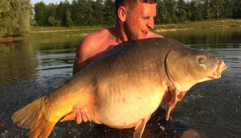 A 43 lb 12 oz carp from Beaurepaire, Jun 2017