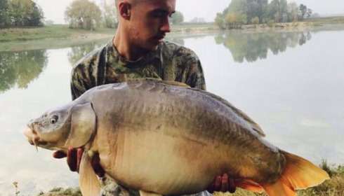 A 38 lb carp from Beaurepaire, Mark Hobbs, Sep 2017