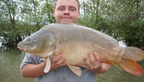 A 29 lb carp from Beaurepaire, Mr Hickmott, Jul 2007