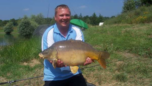 A 20 lb 2 oz carp from Beaurepaire, Jun 2006