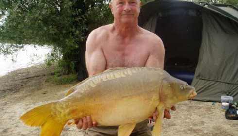 A 30 lb carp from Beaurepaire, Jul 2009