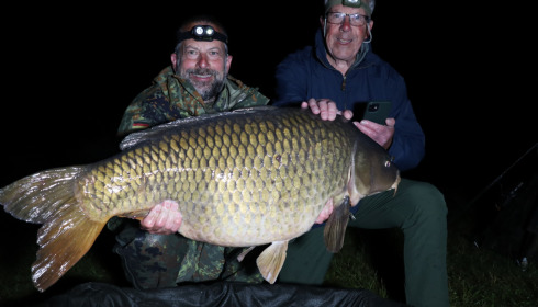 A 52 lb 2 oz fish from Blue Lake, Assisting with the lift! 52 from Swim 1, May 2022