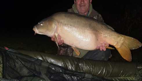 A 32 lb 8 oz carp from Blue Lake, shergold, Sep 2019