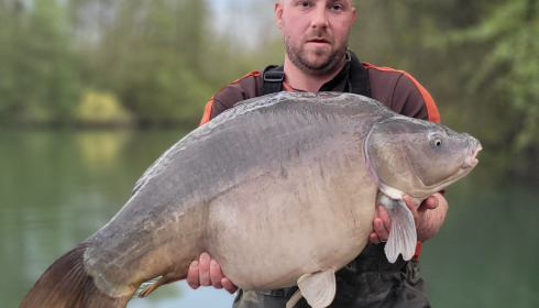 A 40 lb 10 oz carp from Blue Lake, Darren Lalley, Apr 2023