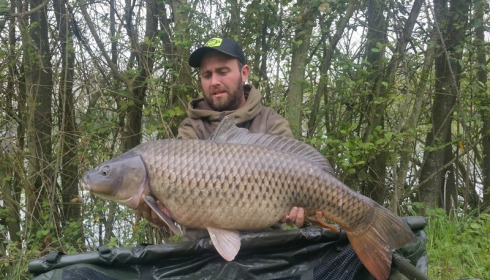 A 30 lb 4 oz carp from Blue Lake, May 2016