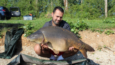 A 34 lb carp from Blue Lake, guillaume legarer, Jul 2018