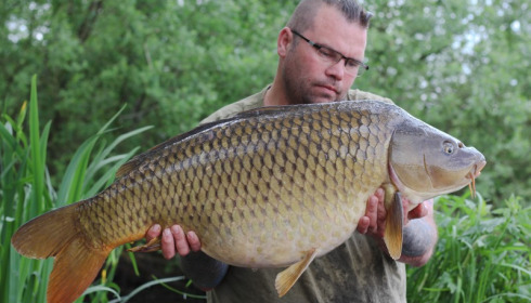 A 40 lb carp from Brocard Large, Stewart Cliff, May 2018