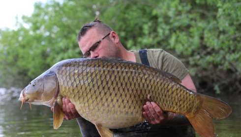 A 40 lb carp from Brocard Large, Stewart Cliff, May 2018