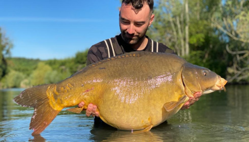 A 38 lb carp from Deux Iles, Julien, May 2021