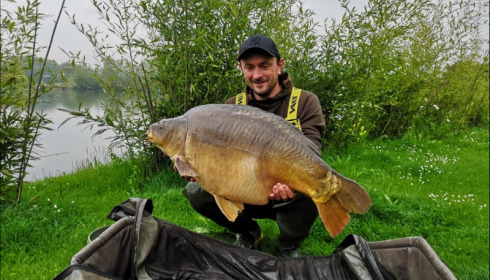 A 40 lb 2 oz carp from Deux Iles, David Want, May 2019