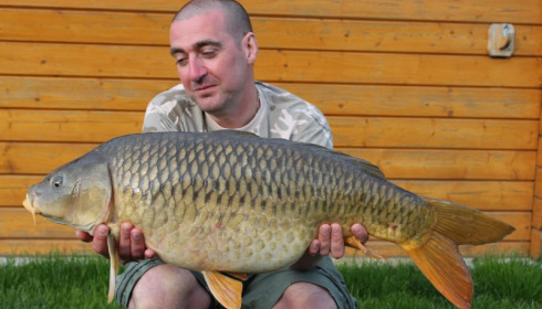 A 25 lb 8 oz carp from Deux Iles, Darren Warburton, Apr 2018